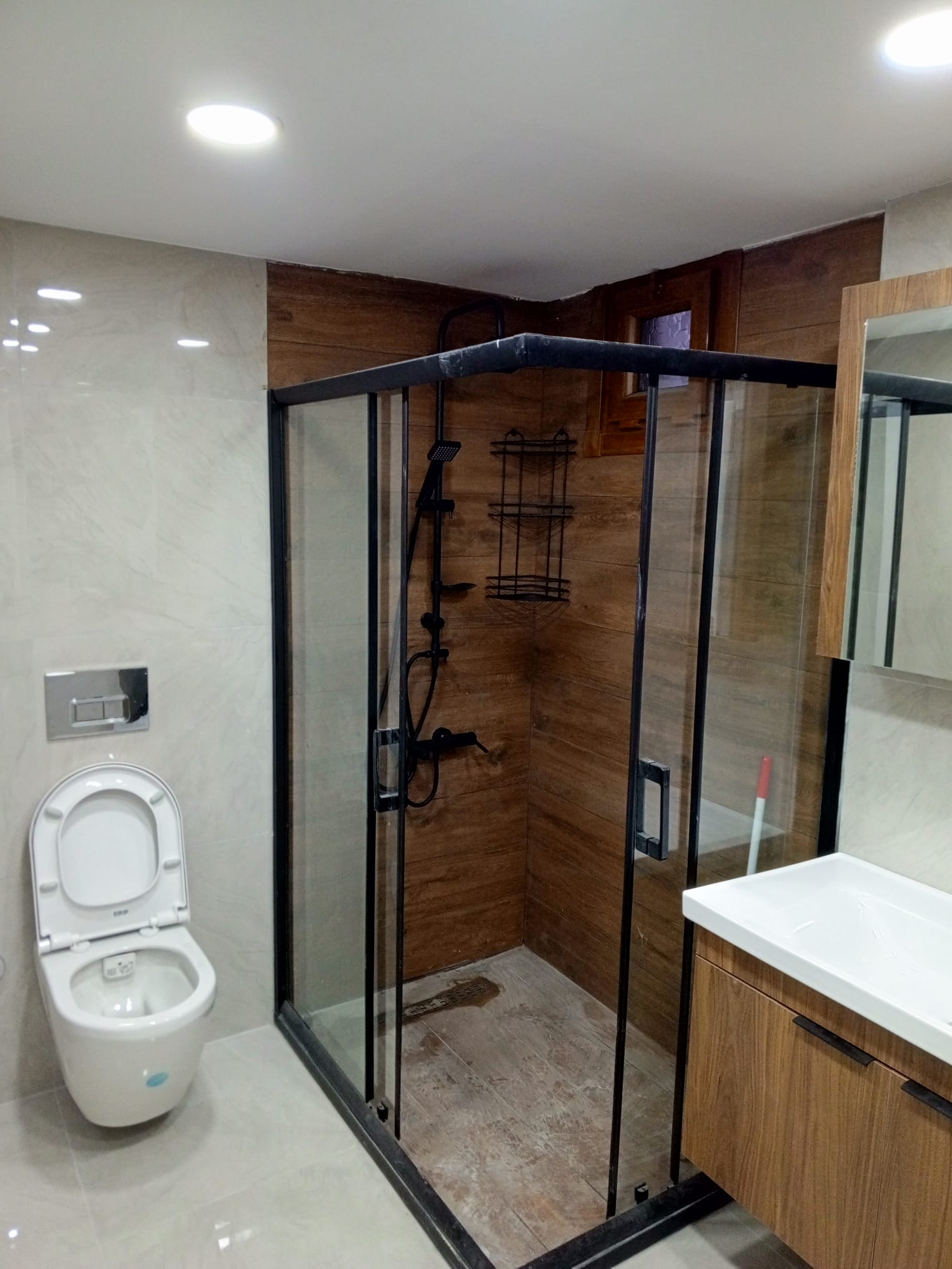 Yenilenmiş modern banyo